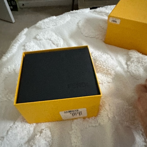 Fendi Momento Bugs Ceramic Women’s Pink Watch - Picture 3 of 7